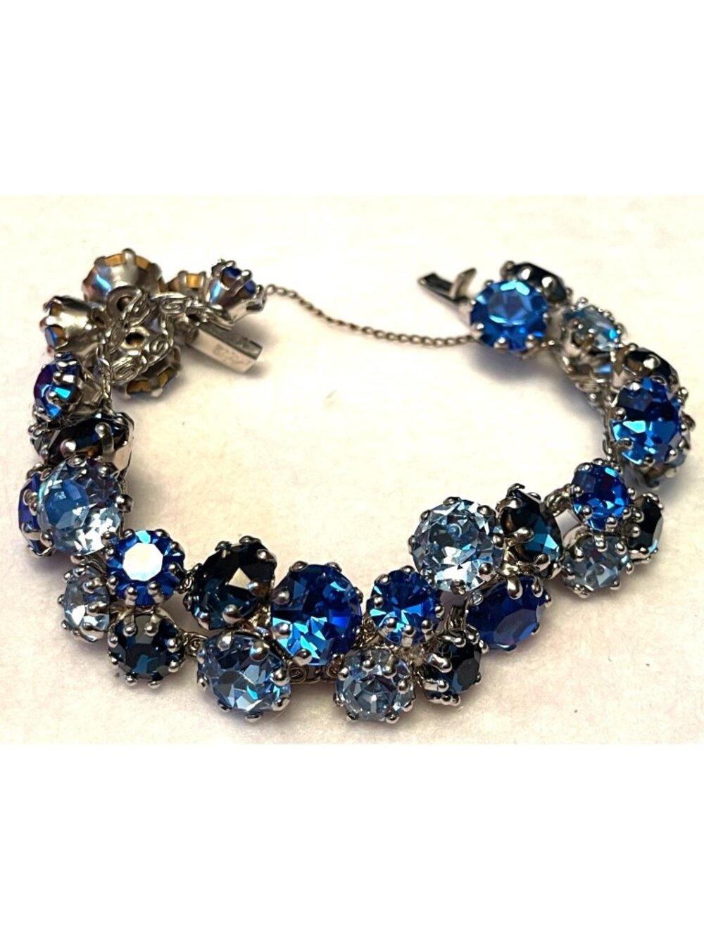 Vintage Prong-Set Blue Glass Stone Bracelet 1940s Style Unsigned Hattie Carnegie